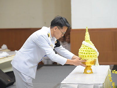 พิธีเจริญพระพุทธมนต์ ทำบุญตักบาตรถวายพระราชกุศล และพิธีวางพานพุ่มดอกไม้สดถวายเป็นราชสักการะ เนื่องในวันคล้ายวันพระบรมราชสมภพ พระบาทสมเด็จพระบรมชนกาธิเบศร มหาภูมิพลอดุลยเดชมหาราช บรมนาถบพิตร วันชาติ และวันพ่อแห่งชาติ (วันที่ ๕ ธันวาคม ๒๕๖๘)